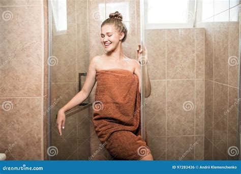 hot women in shower